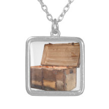 chest.jpg antique pendentifs
