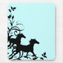 Chevaux sauvages noirs tapis de souris