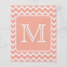 Chevron rose et blanc de corail avec le monogramme prospectus en couleur