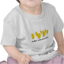 Chillin d'aimant de poussin avec mon habillement d t-shirt