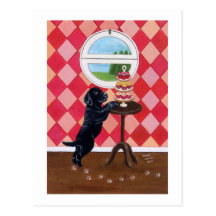 Chiot noir de laboratoire avec des petits gâteaux cartes postales