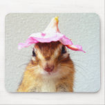 Chipmunk wears flower hat マウスパッド