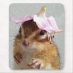 Chipmunk wears flower hat マウスパッド
