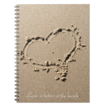 Coeur dans le carnet de sable