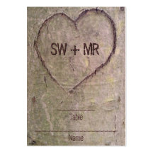Coeur découpé dans l'arbre, nature romantique fait cartes de visite personnelles
