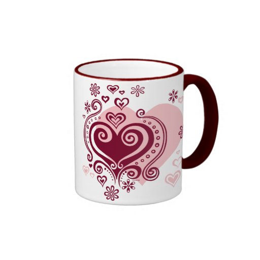Coeurs tourbillonnants et tasse de fleurs