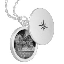Collier argenté d'anniversaire