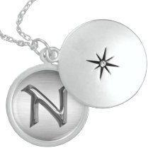 Collier argenté initial de la lettre "N"