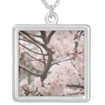 Collier de fleurs de cerisier