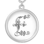 Collier gothique de la lettre E