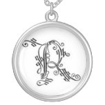 Collier gothique de la lettre R