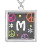 Collier initial de signe de paix