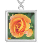 Collier rose d'orange