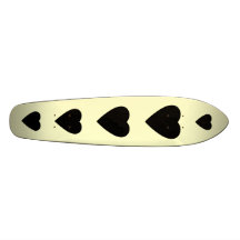 Conception noire et crème de coeur d'amour plateau de planche à roulettes