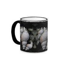 Coquillages velus de Trident sur l'arrière - plan  Mug