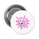 Coup-de-pied de filles il badge avec épingle