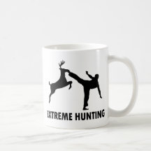 Coup-de-pied extrême de karaté de cerfs communs de mugs