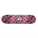 Crâne rose et os croisés avec les coeurs et l'arc skateboards cutomisables