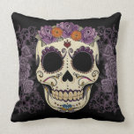Crâne vintage et coussin de roses