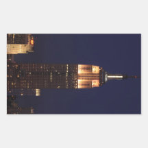 Crépuscule : Empire State Building allumé vers le  Stickers En Rectangle