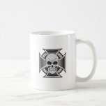 Croix de crâne et de fer : Dessin de vecteur : Tasse