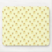 Cute Giraffe Pattern on Yellow. Mouse Pad