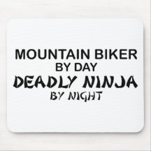 Cycliste de montagne Ninja mortel par nuit Tapis De Souris