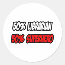 Demi de super héros de bibliothécaire… à moitié autocollants ronds