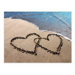 Deux coeurs dans le sable carte postale