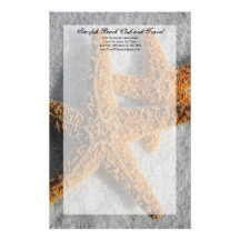 Deux étoiles de mer dans le sable, mariage de plag motifs pour papier à lettre
