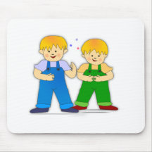 Deux garçons tapis de souris