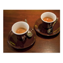 deux tasses de café fraîchement préparé de café ex cartes postales