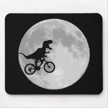 Dinosaure sur un vélo en ciel avec la lune tapis de souris