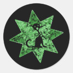 Distressed Screaming Black Cat - Green Round Stickers