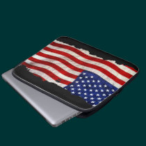 Drapeau patriotique grunge déchiré en lambeaux des housses pour ordinateur portable
