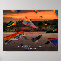 "Drapeaux de fierté de vol au-dessus de Santa Cruz Poster