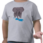 Elefante in the water. t shirts