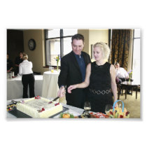ENGAGEMENT PARTY: SHANE AND STEFFIE CUTTING CAKE!