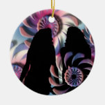 Entretien d'associés parmi des remous de couleur ornements de noël