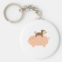 Équitation de singe de bébé sur un porc porte-clés