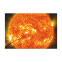 Éruption chromosphérique ou éjection de masse de c toile tendue