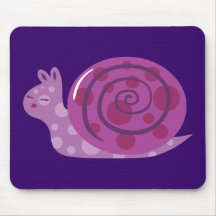 Escargot repéré par pourpre tapis de souris