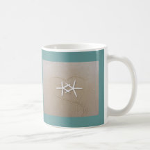 Étoiles de mer dans la tasse de café de coeur