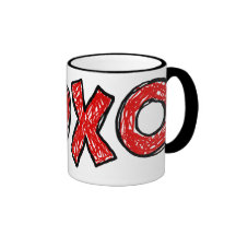 étreintes et tasse de baisers