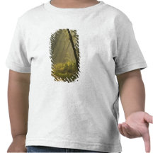 Faisceaux lumineux de matin par des arbres dans la t-shirts