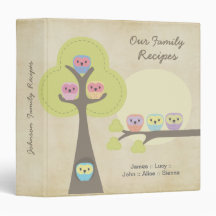 Famille des hiboux dans le classeur de cadeau de r