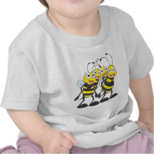 Famille heureuse d'abeille ayant l'amusement ensem t-shirts
