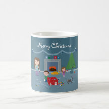 Famille mignonne décorant la tasse d'arbre de Noël