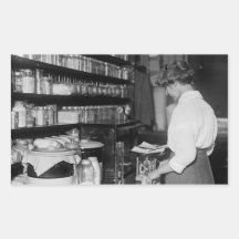 Femme dans le laboratoire de chimie, les années 10 adhésifs
