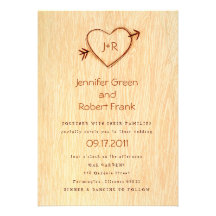 Fibre de bois avec le faire-part de mariage de coe
